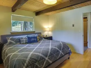 Silver Creek Vacation Rental on Mayfield Lake!