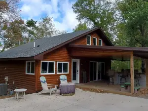 Three Bear Hideaway - Spacious 2 bed + Loft cabin in relaxing, convenient spot!