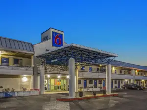 โมเทล 6 นอร์ท ริดจ์วิลล์ โอไฮโอ - สนามบินนานาชาติคลีฟแลนด์ - เอ็น ริดจ์วิลล์