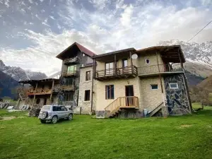 Peak Mazeri Guest House