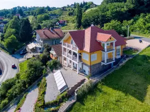 Stunning Home in Varazdinske Toplice with Wifi, Outdoor Swimming Pool and 5 Bedrooms