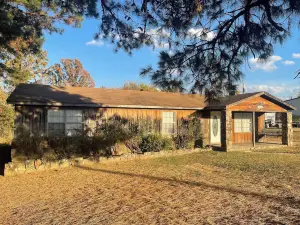 Cozy 3-bedroom house in peaceful Mena with WiFi, AC