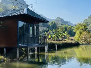 View Panorama, Nhà trên hồ