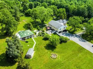 Stone Manor Boutique Inn