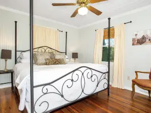 Scenic Riverfront Haven - Lavish Fireplace, Hot Tub & Grill
