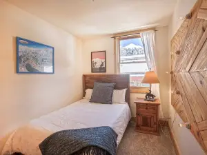 Calming Mountain Views and Welcoming Amenities - Charming Downtown Haven