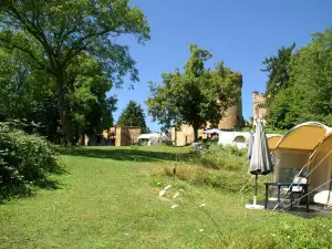 Chateau-Camping la Grange Fort, 63500 les Pradeaux