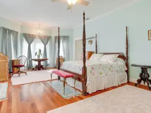 Fairhope Cottage 2 Mi to Town and Pier!