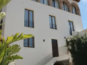 Elysium Luxury Stays & Restaurant