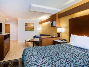 Days Inn & Suites by Wyndham Antioch