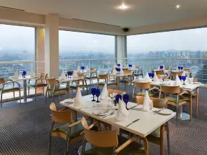 Holiday Inn Edinburgh Zoo, an IHG Hotel