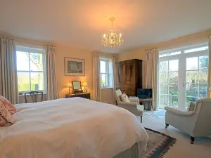Ingram House Bed & Breakfast