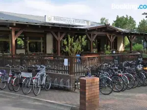 Mini Hotel Übernachten Im Gurkenfass