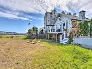 Coastal Portsmouth Home w/ Bay Access Near Newport