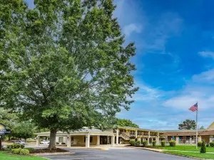 Days Inn & Suites by Wyndham Williamsburg Colonial