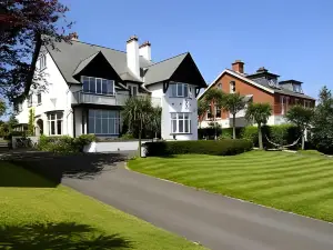 Cairn Bay Lodge