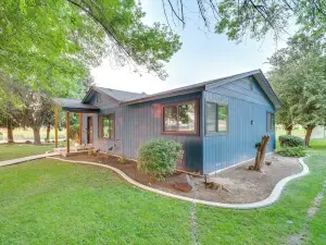 Prosser Home w/ Stunning Outdoor Space!