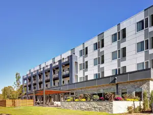 Courtyard Appleton Riverfront