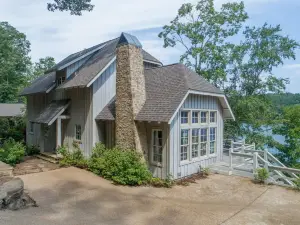 5BR 4.5BA, Largest House Gated Neighborhood, Few Steps, New 26’ Tritoon for Rent