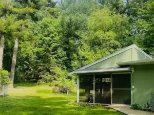Cottage—house in Green Bay
