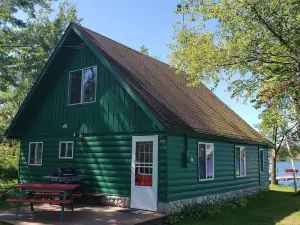 Cozy Lakefront Cabin w/ canoe, hammock, fire-pit & grill! Perfect group getaway