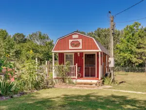Paris Vacation Rental ~ 22 Mi to Mount Magazine!