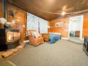 Gena's Sierra Inn and Restaurant LLC