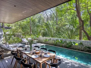 ควิน ซัรฟ์ เรซิเดนซ์ โนซารา