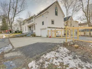 Tasteful Gardiner Triplex Near Downtown Augusta!