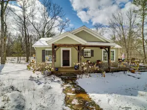 Fish, Hike and Hunt Lakeside Newaygo Cottage