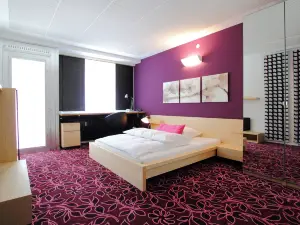 College Garden Hotel