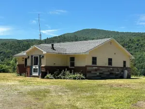 Charming Vermont Retreat: 2 Bedroom, 2 Bath