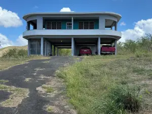 2-Bedroom House with Caribbean & Mountain Views & WiFi on 7 acres
