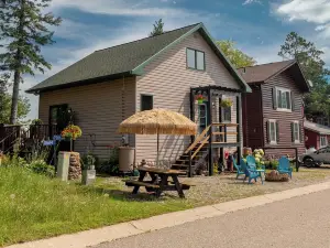 Charming 2-bedroom Cabin in Walker on Leech Lake, Fitness Room, Dock and lift