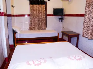 Pari Muthu Vilas (Temple View Inn)