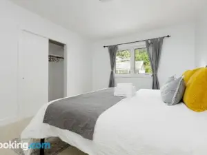 Spacious 3 Bedroom Property in North Vancouver