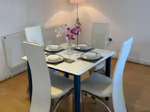 Modern Spacious Flat in Ipswich - Sleeps 6 - Parking