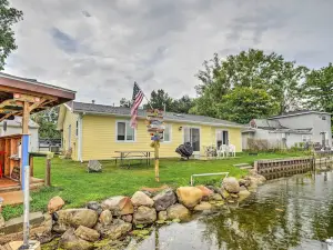 Lakefront Home Private Bar, BBQ, and Fire Pit!