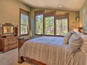 Modern-Rustic Ronald Getaway Hot Tub, Grill!