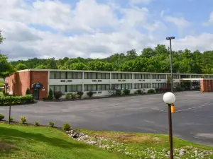 Wingate by Wyndham Lake George