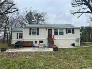 Private 3 BR Home on 17 Wooded Acres with Easy Access to Nashville