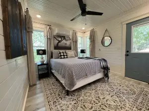 Lake Front Cabin with Private Dock!