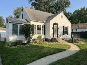 Remodeled Charming Avon Lake Home