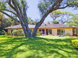 Maui North Shore Villa: Private Pool, Courtyard & Steps to Baby Beach