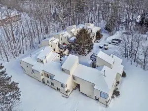 Exposed Beam Getaway - Heart of NH White Mountains