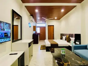 Stay 10 Parallel Apartment Hotel