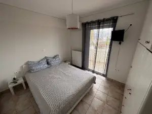 VerGian Brand New Spacious Apt at Agioi Theodoroi