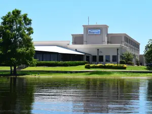 BridgePointe Hotel & Marina