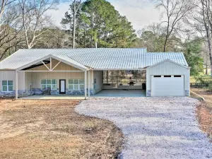 Home w/ Screened Porch - Near Toledo Bend Lake!