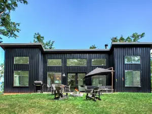 Modern Amenities and Cozy Living Area - Charming Stylish Sanctuary